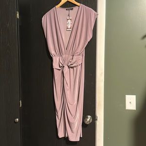 SLINKY TWIST DETAIL PLUNGE MIDI DRESS 18